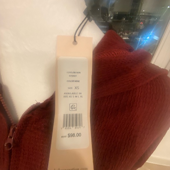 BCBG NWT Zipper with Hood and Pockets Higher Rise to Waist Jacket. - Picture 4 of 6